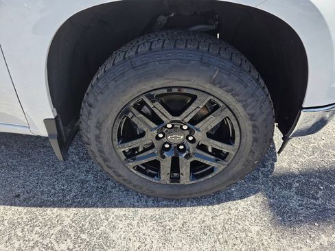 Used 2023 Chevrolet Silverado 1500 LT AWD/4WD image 19