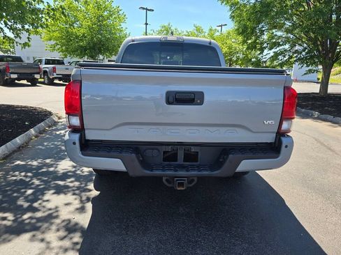 Used 2018 Toyota Tacoma TRD Off-Road AWD/4WD image 6