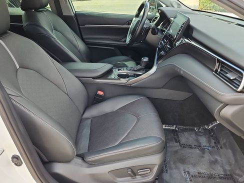 Used 2022 Toyota Camry XSE image 19