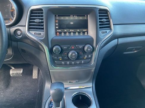 Certified 2021 Jeep Grand Cherokee Laredo image 28