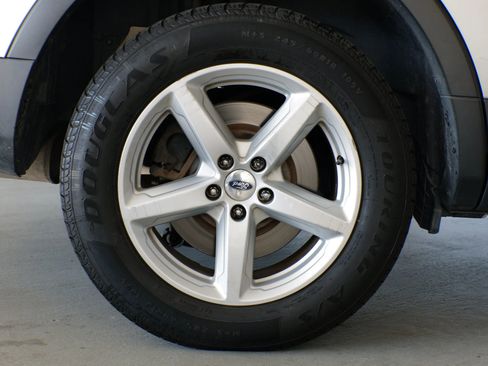 Used 2017 Ford Explorer XLT w/ Equipment Group 202A image 34