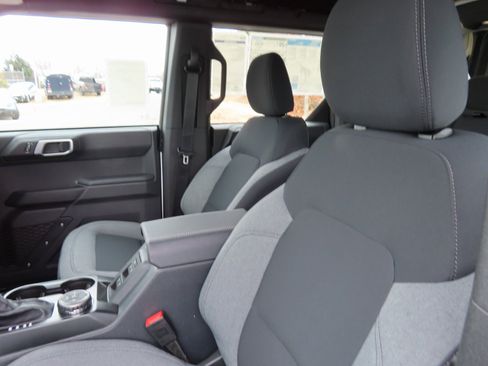 New 2025 Ford Bronco 4-Door image 18