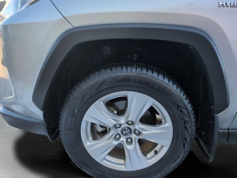 Used 2021 Toyota RAV4 XLE w/ Convenience Package image 15