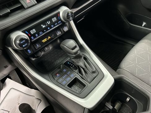 Used 2022 Toyota RAV4 XLE w/ Convenience Package image 17