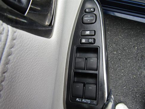 Used 2013 Toyota Avalon XLE image 9