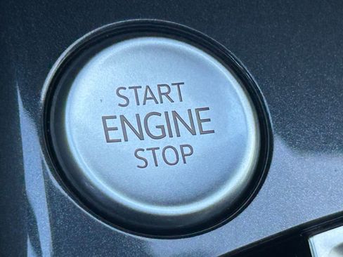 Used 2022 Volkswagen Tiguan SE image 50