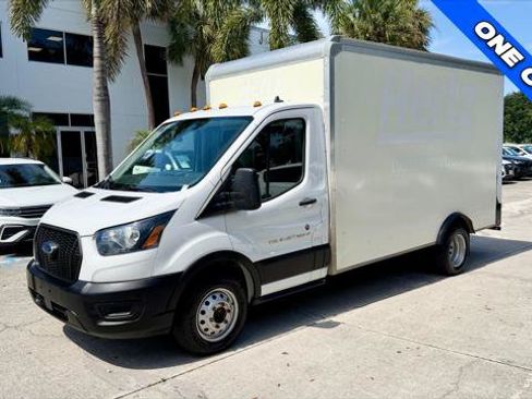 Used 2022 Ford Transit 350 DRW RWD image 2