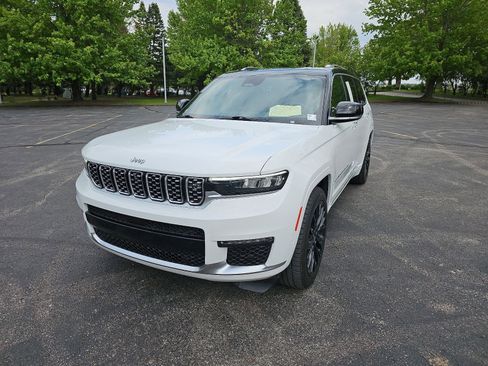 Used 2023 Jeep Grand Cherokee L Summit AWD/4WD image 2