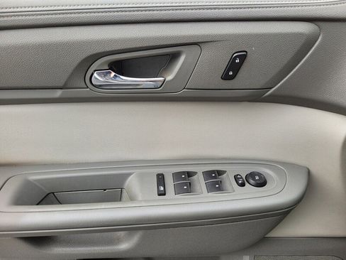 Used 2016 GMC Acadia SLE image 25