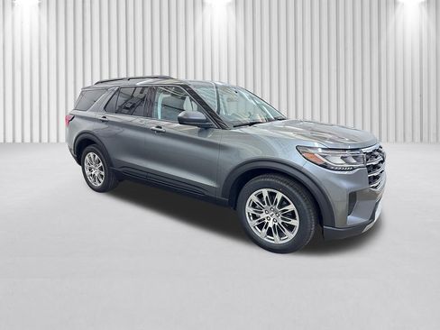 Used 2026 Ford Explorer Active w/ Active Comfort Package image 2