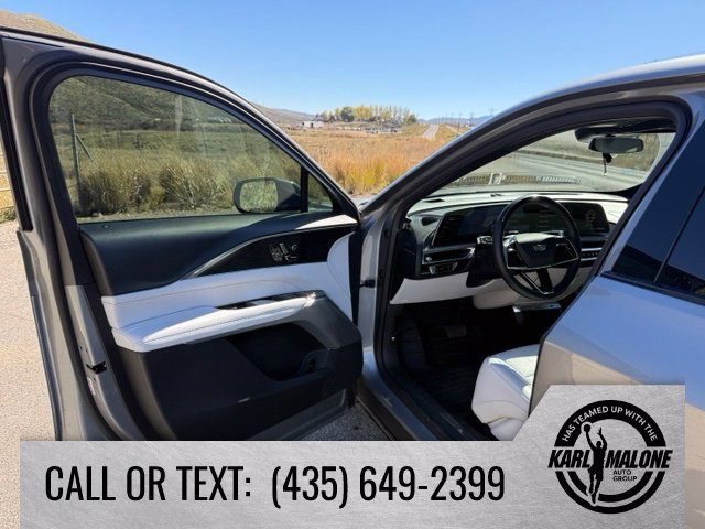Used 2024 Cadillac Lyriq Luxury AWD/4WD image 11