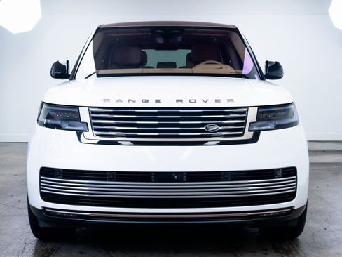 Used 2023 Land Rover Range Rover SV image 2