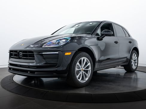 New 2025 Porsche Macan image 1