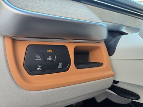 Used 2025 Volkswagen ID. Buzz 1st Edition image 21