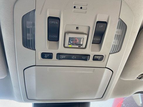 Used 2021 Toyota Highlander XLE AWD/4WD image 22