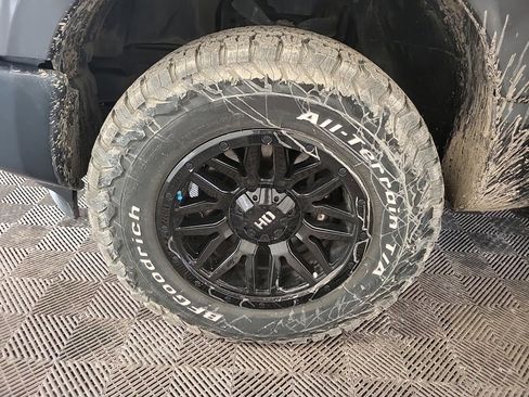 Used 2019 Nissan Titan S image 5