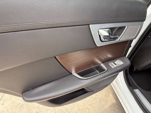 Used 2013 Jaguar XF RWD image 54