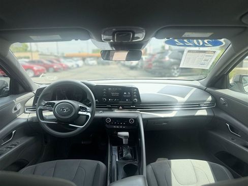 Used 2022 Hyundai Elantra SEL FWD image 17