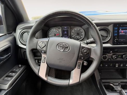 Used 2018 Toyota Tacoma TRD Sport w/ Technology Package image 12