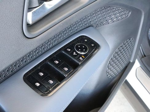 Used 2024 Nissan Ariya AWD image 28