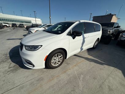 Used 2026 Chrysler Pacifica Select