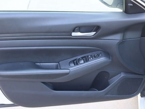 Used 2025 Nissan Altima 2.5 SV FWD image 19