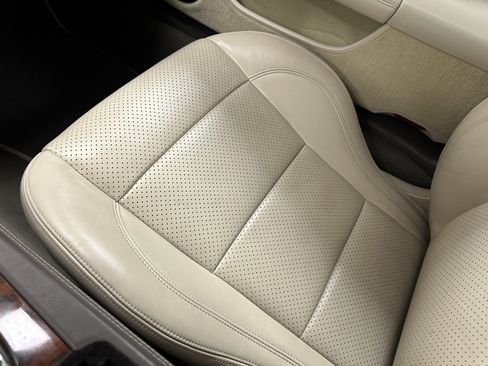 Used 2011 Jaguar XK Convertible image 58