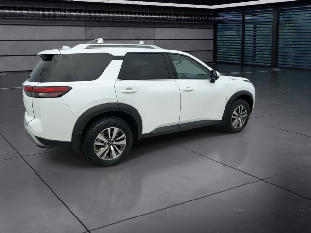 Used 2025 Nissan Pathfinder SL FWD image 8