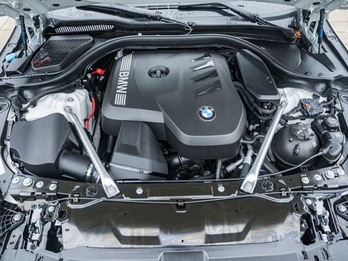 Used 2025 BMW 530i xDrive w/ Premium Package image 17