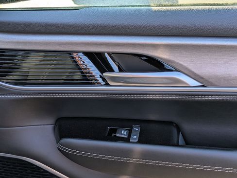 New 2026 Jeep Grand Wagoneer L Limited AWD/4WD image 33