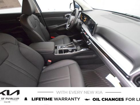New 2025 Kia Sorento S image 16