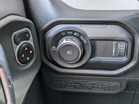 Used 2024 Jeep Wrangler Unlimited Sport AWD/4WD image 21