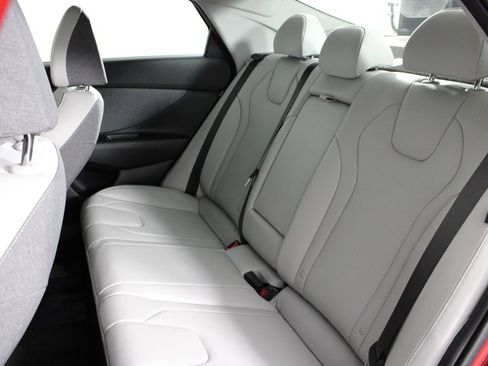 Certified 2025 Hyundai Elantra Limited image 19