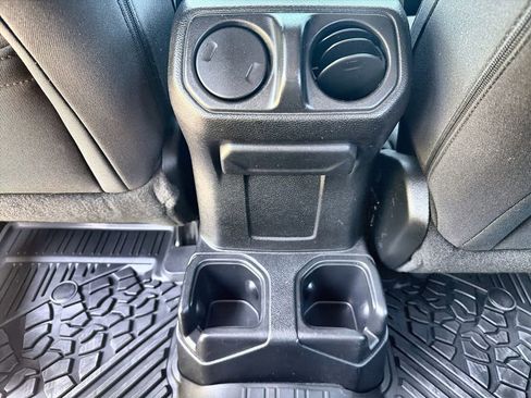 Used 2018 Jeep Wrangler Unlimited Sport AWD/4WD image 33