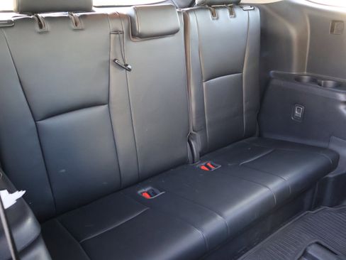 Used 2020 Toyota Highlander XLE image 13