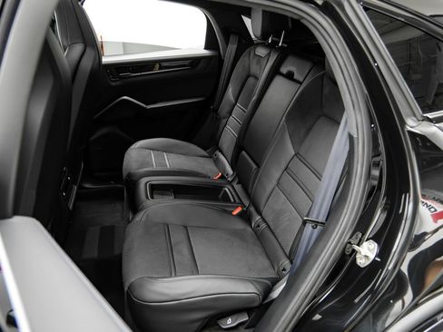 Used 2025 Porsche Cayenne GTS AWD/4WD image 55