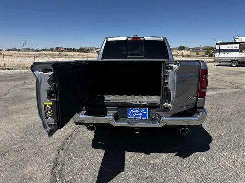 Used 2022 RAM 1500 Laramie AWD/4WD image 5