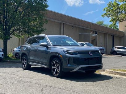 Used 2025 Volkswagen Tiguan SE