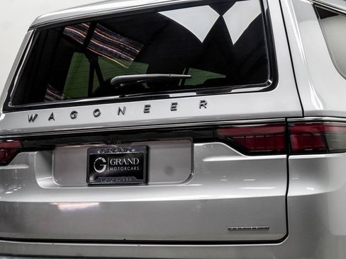 Used 2024 Jeep Wagoneer L Series II AWD/4WD image 13