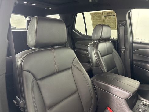Used 2023 Chevrolet Traverse RS image 29