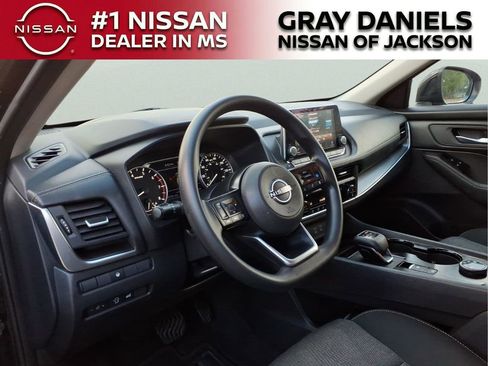 Used 2024 Nissan Rogue SV image 11