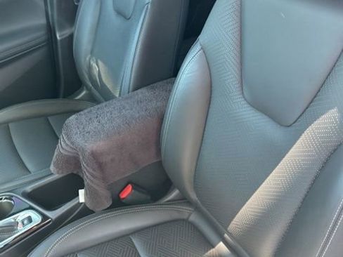 Certified 2020 Buick Encore GX Essence w/ Advanced Technology Package FWD image 4