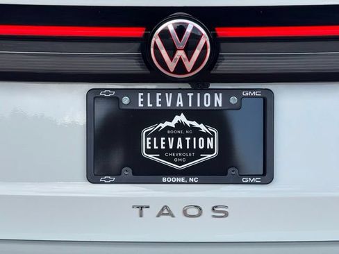 Used 2025 Volkswagen Taos SE FWD image 34