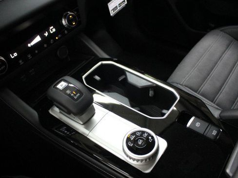 New 2026 Mitsubishi Outlander SE image 14