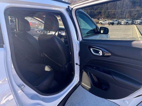 New 2026 Jeep Compass Latitude image 25