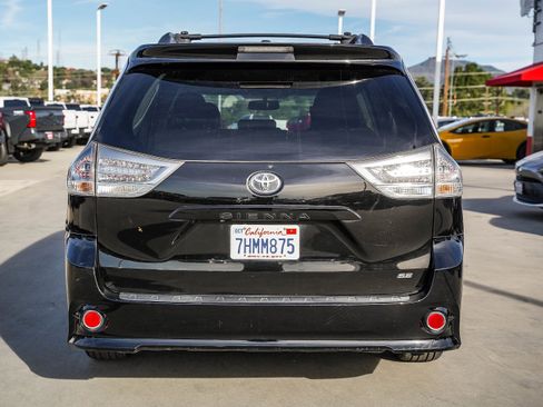 Used 2014 Toyota Sienna SE image 10