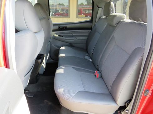 Used 2015 Toyota Tacoma 4x4 Double Cab w/ TRD Sport Package image 12