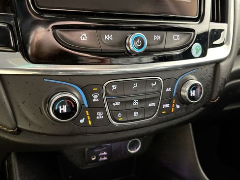 Used 2020 Chevrolet Traverse RS image 20