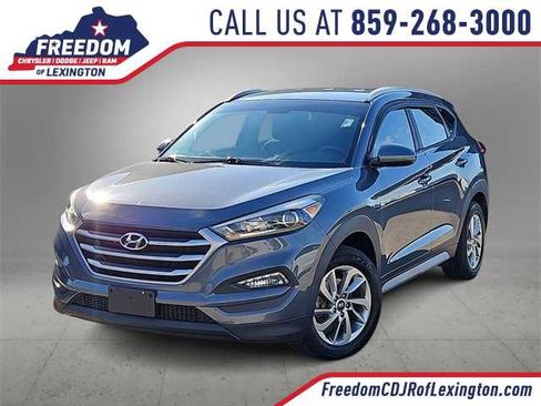 Used 2017 Hyundai Tucson SE image 1