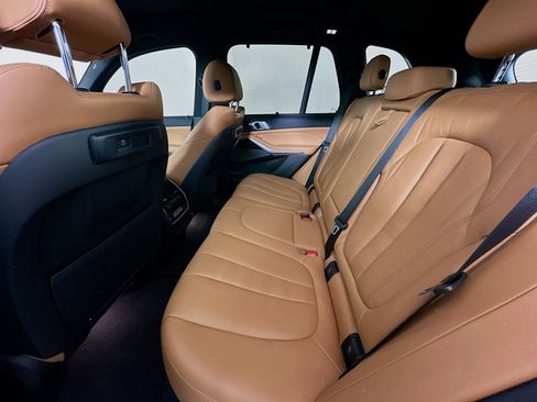 Used 2021 BMW X5 sDrive40i w/ Premium Package RWD image 29